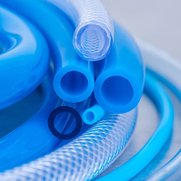 Nahaufnahme des biegsamen PVC-Schlauchs