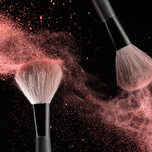 Concepto de brochas de maquillaje