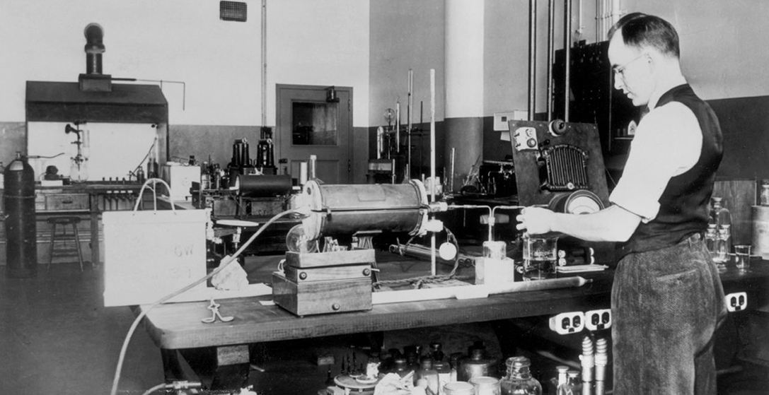 シリコーンの工業化開始